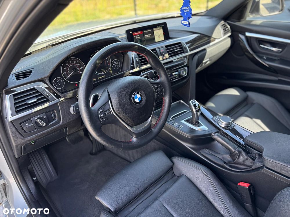 BMW Seria 3 330i Sport Line - 33