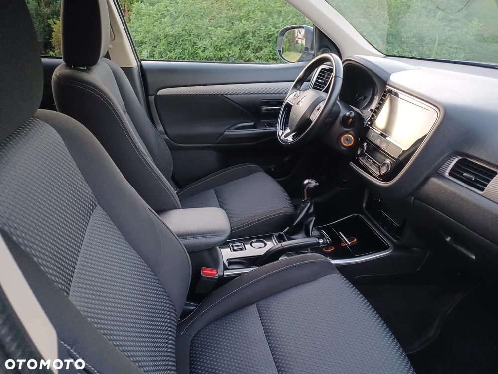 Mitsubishi Outlander 2.0 2WD Edition 100 - 18