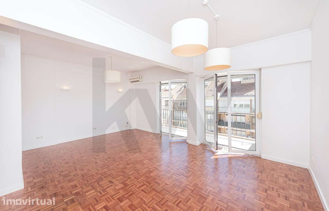 T3 luminoso com suite e 2 varandas, junto ao metro do Alto dos Moinhos - Grande imagem: 4/30