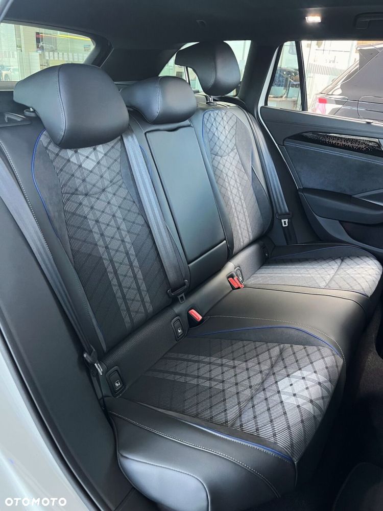 Volkswagen Passat Variant 2.0 TDI SCR R-Line Plus DSG - 11