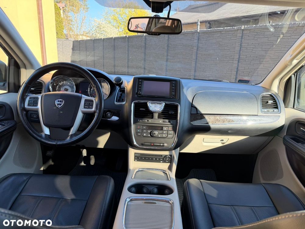 Lancia Voyager 3.6 Gold - 14