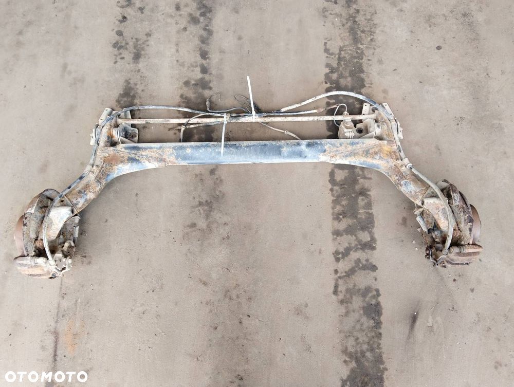 BELKA OŚ ZAWIESZENIA TYŁ TARCZE Z ABS AUDI 80 B4 SEDAN - 1
