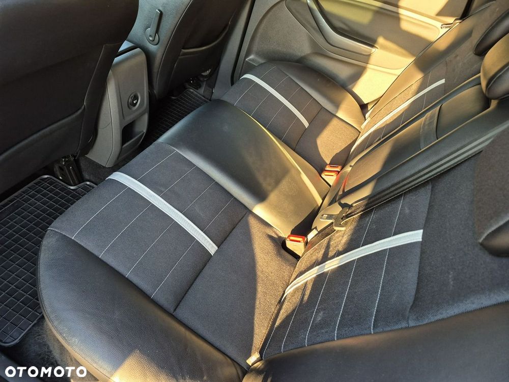 Ford Kuga - 12