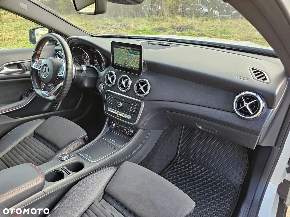 Mercedes-Benz GLA 200 7G-DCT AMG Line - 38