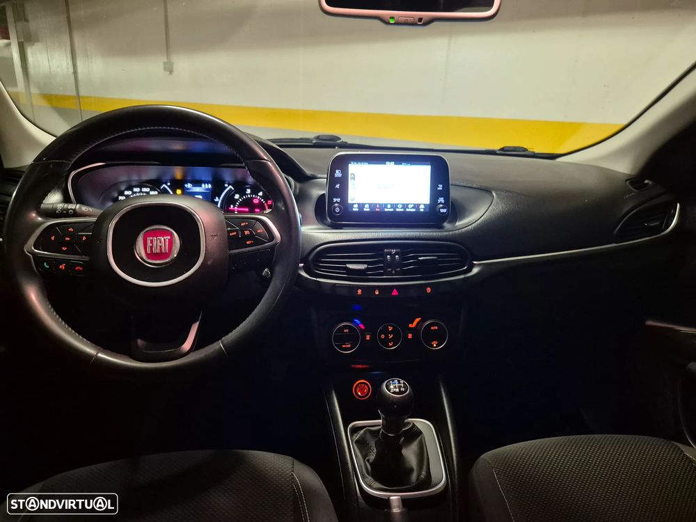 Fiat Tipo Station Wagon 1.3 M-Jet Lounge - 32