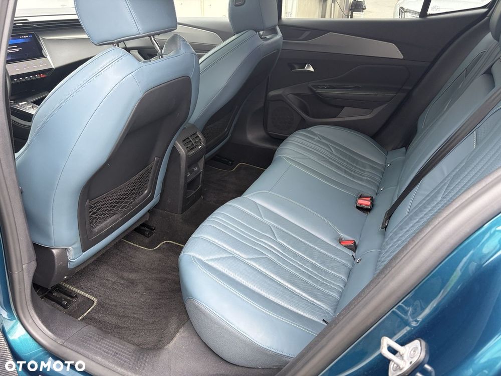 Peugeot 408 - 8