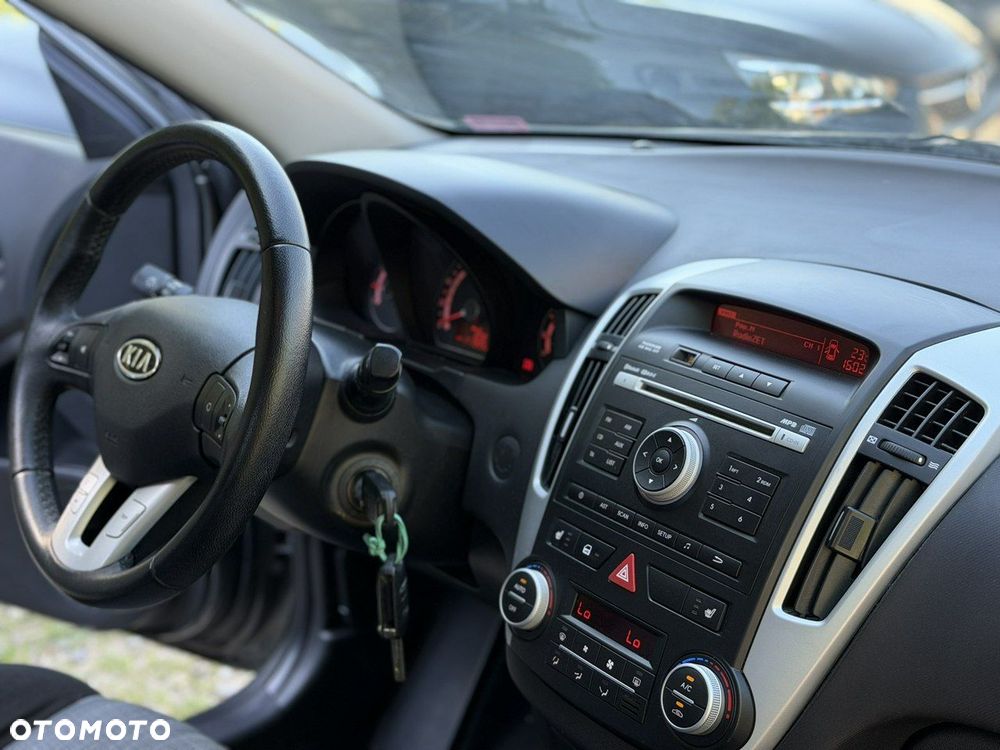 Kia Ceed - 21