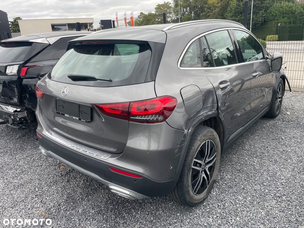 Mercedes-Benz GLA - 2