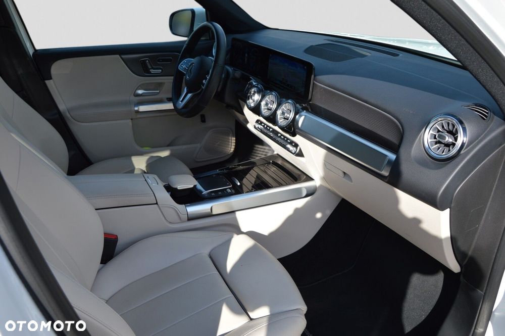 Mercedes-Benz GLB - 24