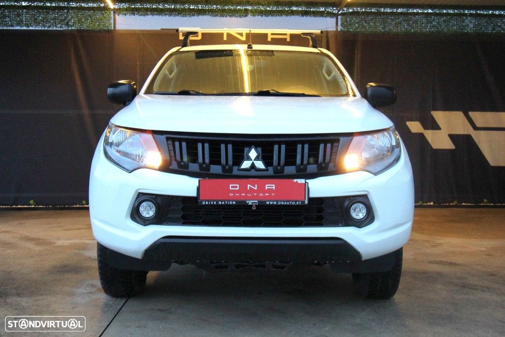 Mitsubishi L200 2.4 DI-D CD Space Cab 3L Instyle Sportbox 4WD - 2