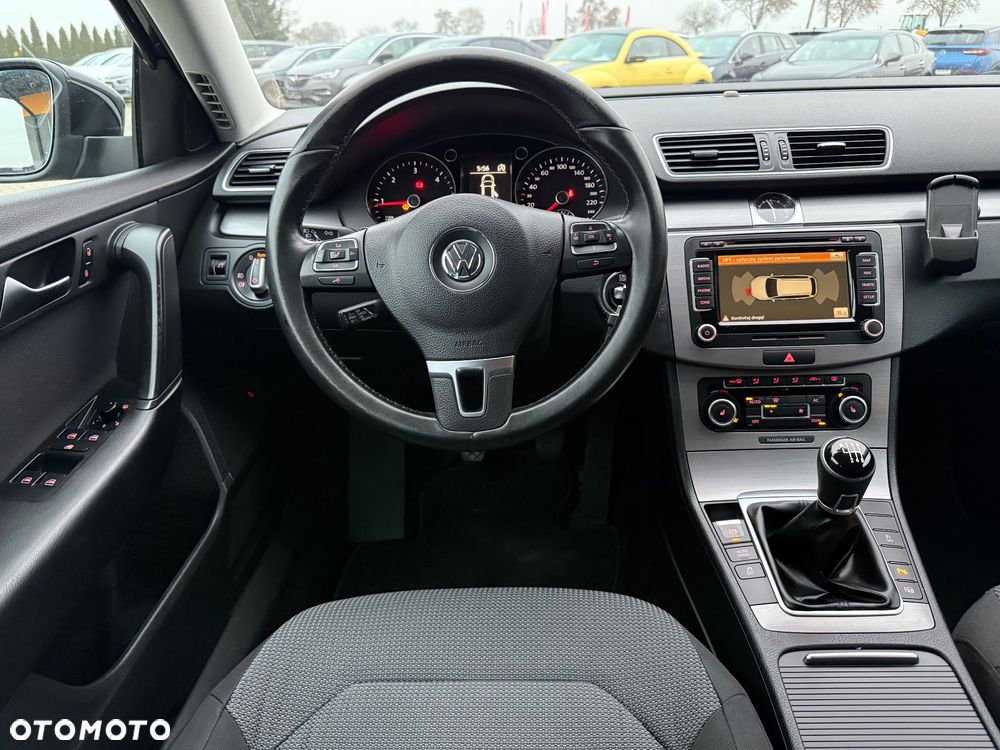 Volkswagen Passat 2.0 TDI BlueMotion Technology Exclusive - 20