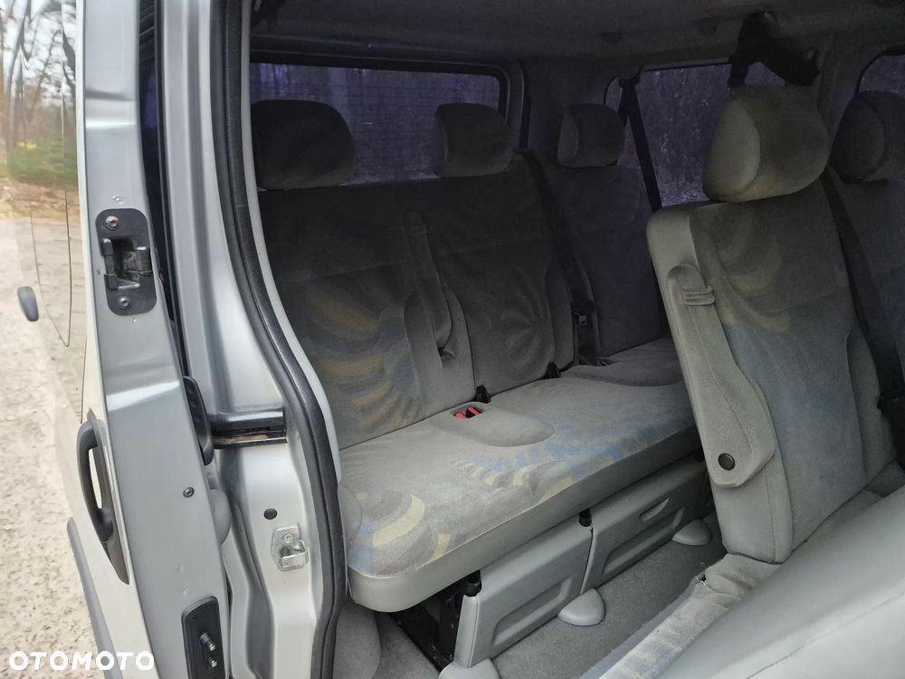 Renault Trafic dCi Passenger - 17