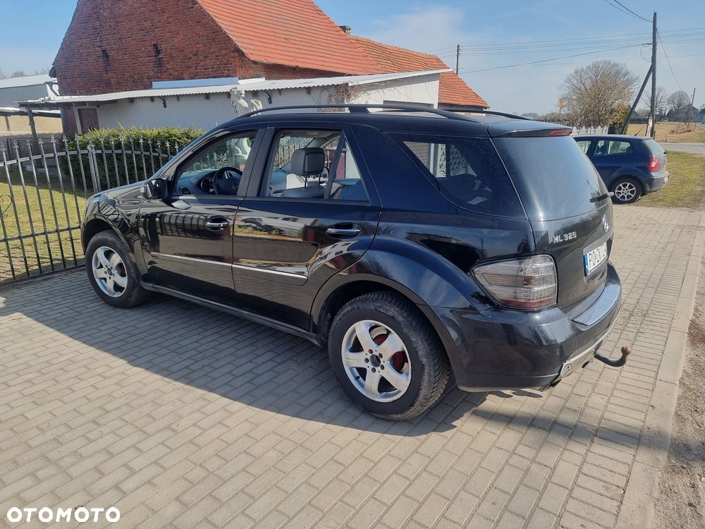 Mercedes-Benz ML - 4