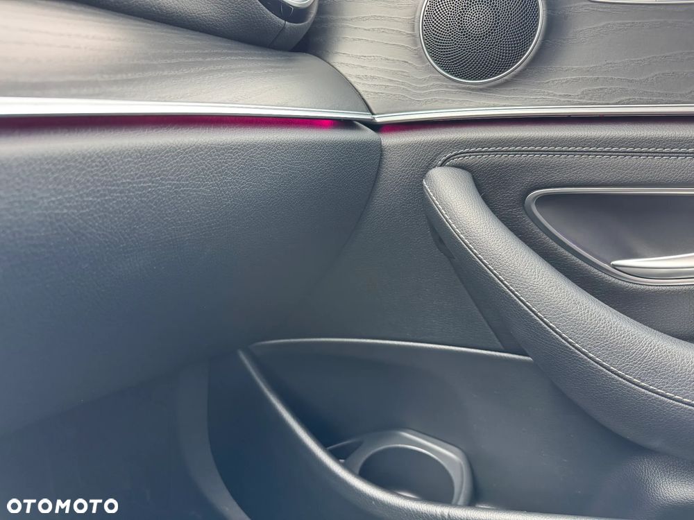 Mercedes-Benz Klasa E 220 d 4-Matic AMG - 26