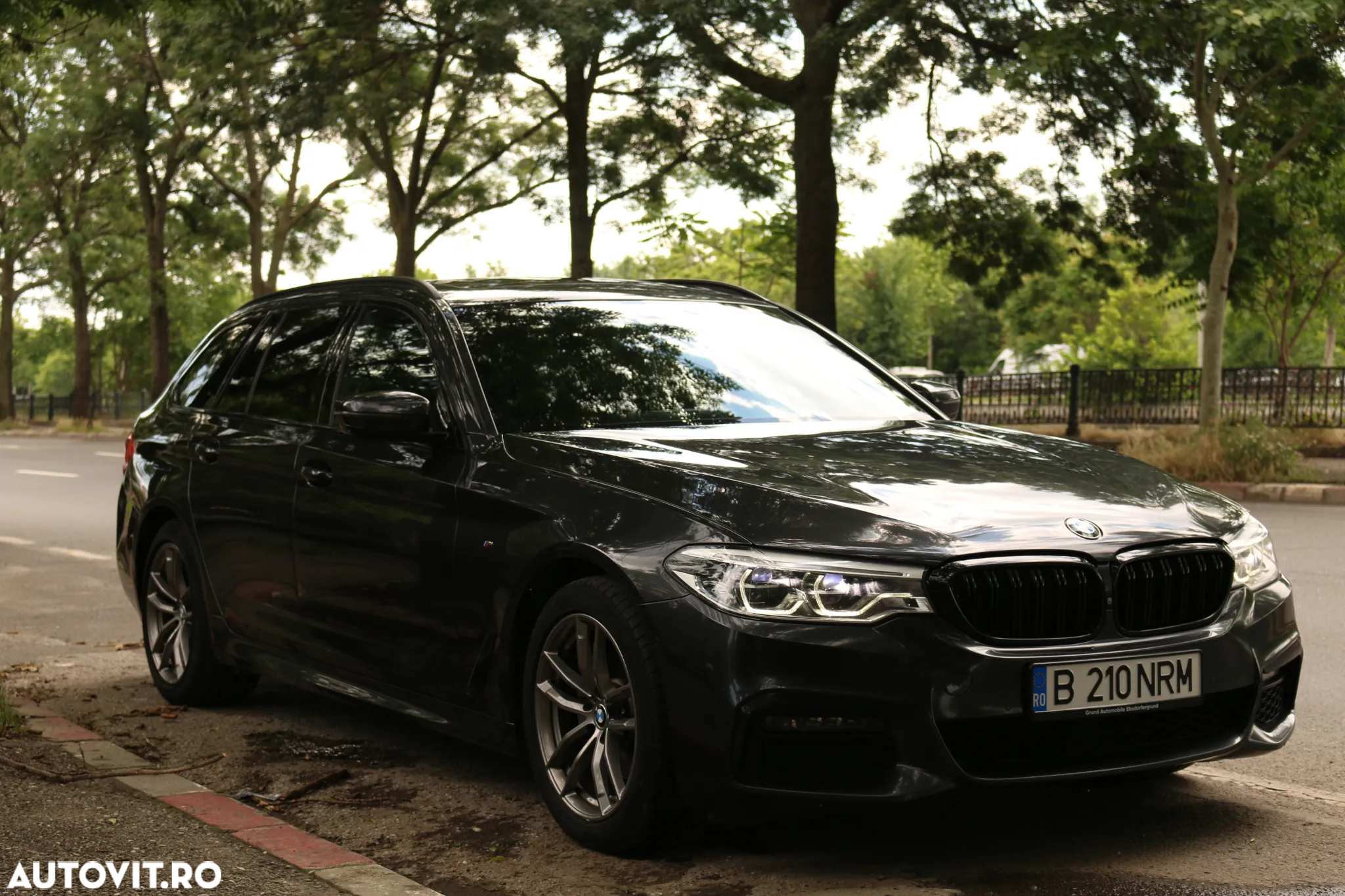 BMW Seria 5 520d xDrive AT - 13
