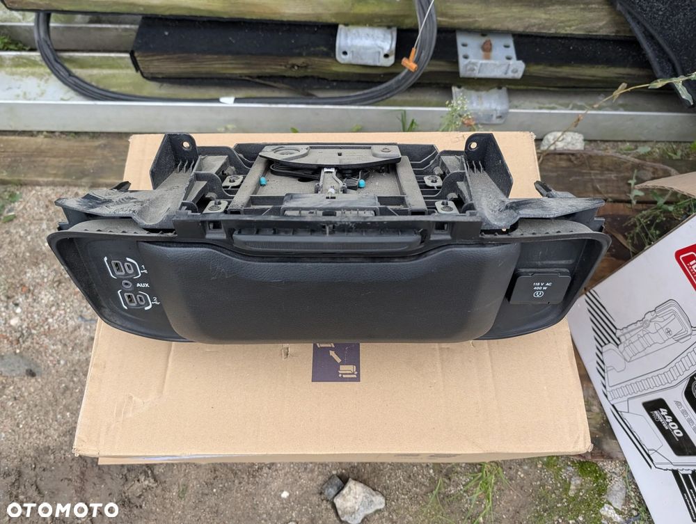 SZUFLADA SCHOWEK PÓŁKA DESKI ROZDZIELCZEJ DODGE RAM V - 2