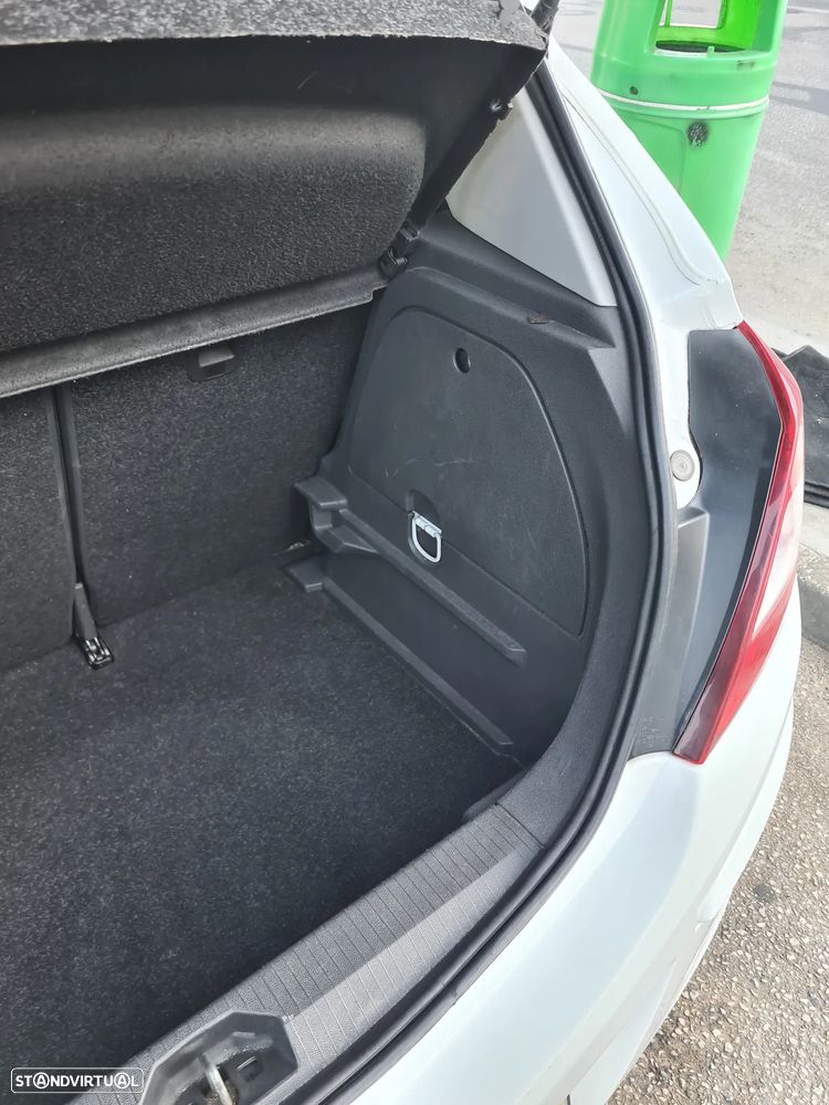 Opel Corsa 1.2 Cosmo - 23