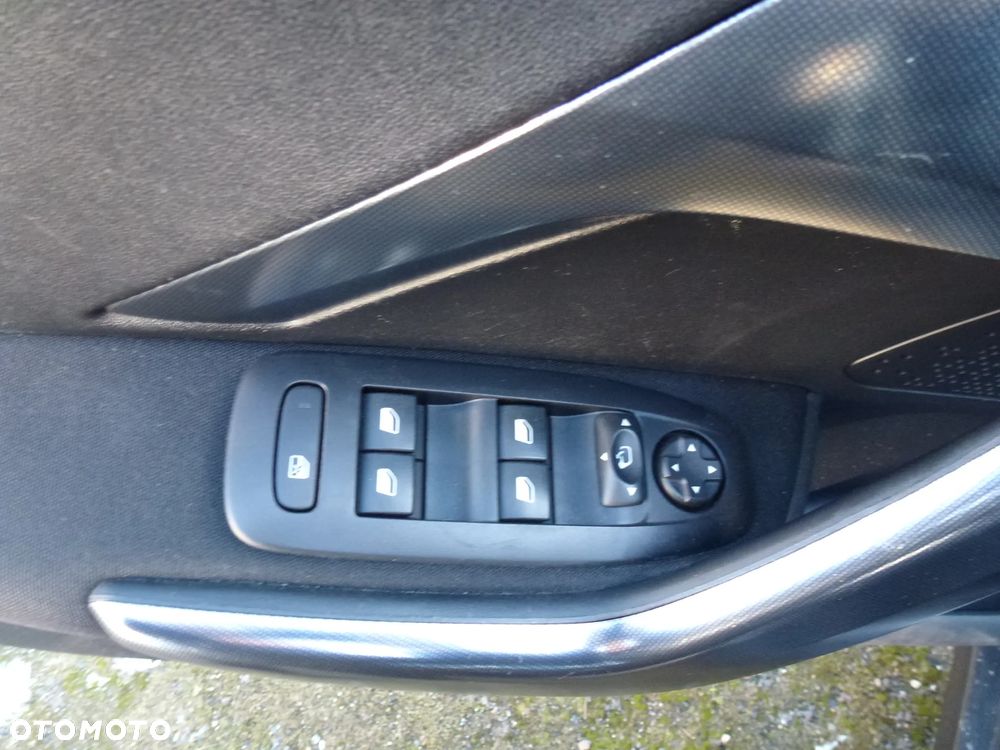 Peugeot 2008 BlueHDi 100 STOP & START Style - 14