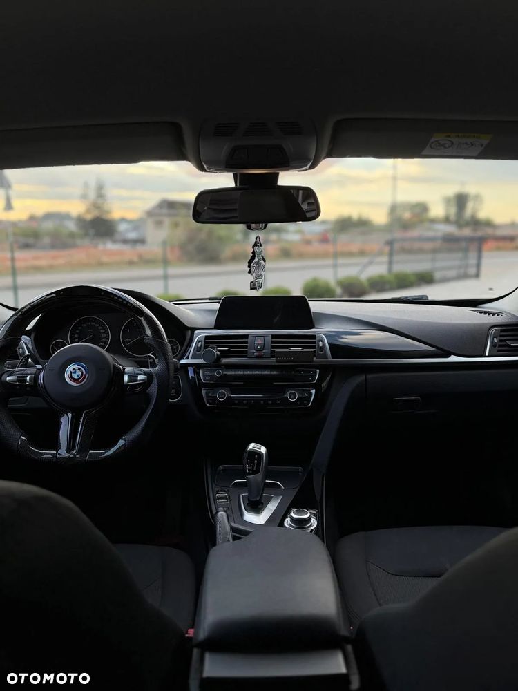 BMW Seria 3 320d Touring xDrive - 10