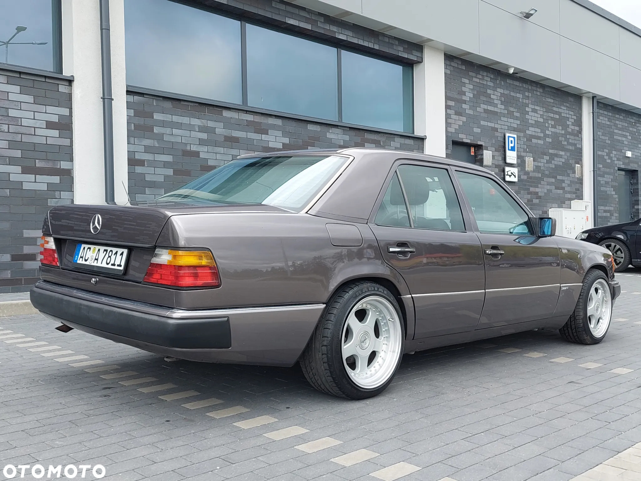 Mercedes-Benz Klasa E 230 - 6