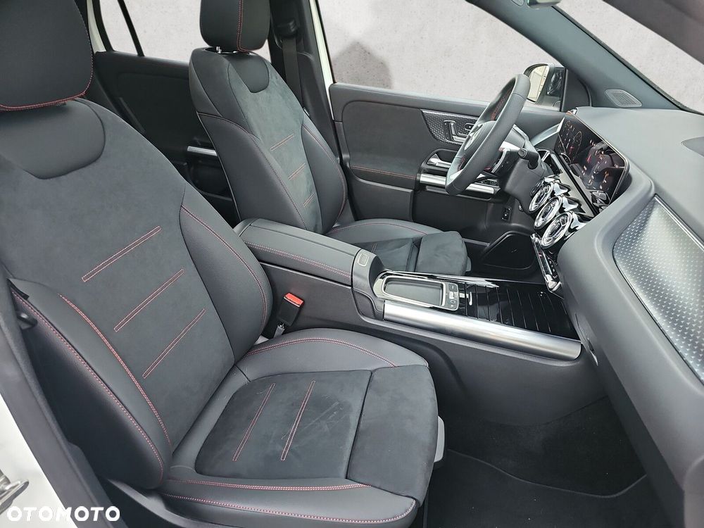 Mercedes-Benz GLA - 16