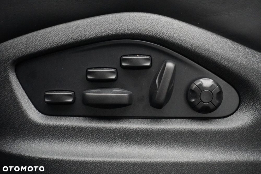 Porsche Cayenne - 30