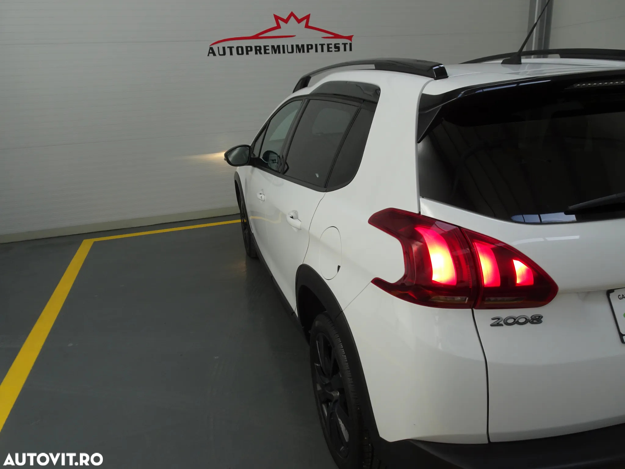 Peugeot 2008 1.2 L PureTech STT GT Line - 17