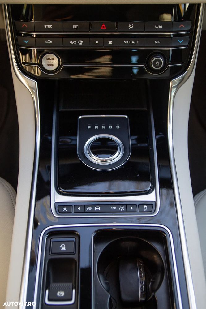 Jaguar XF 35t RWD Prestige - 19