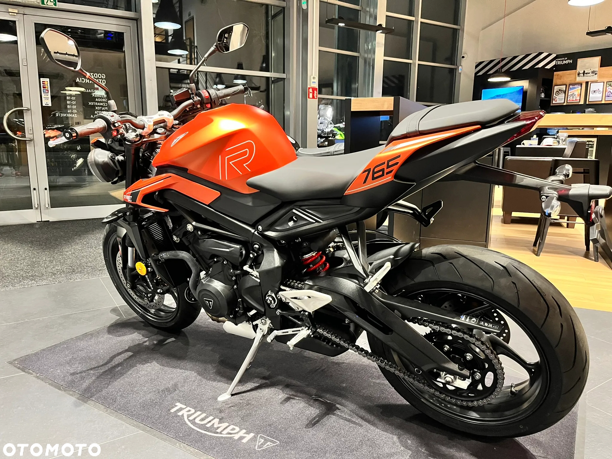 Triumph Street Triple - 4