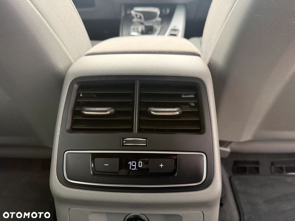 Audi A4 Avant 2.0 TDI ultra S tronic - 19