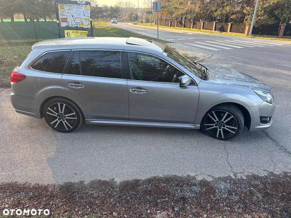 Subaru Legacy 2.5i GT - 11