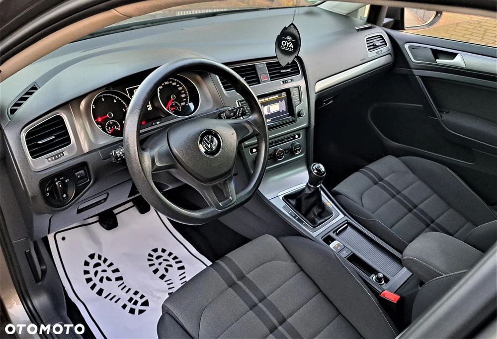 Volkswagen Golf 1.6 TDI DPF BlueMotion - 17