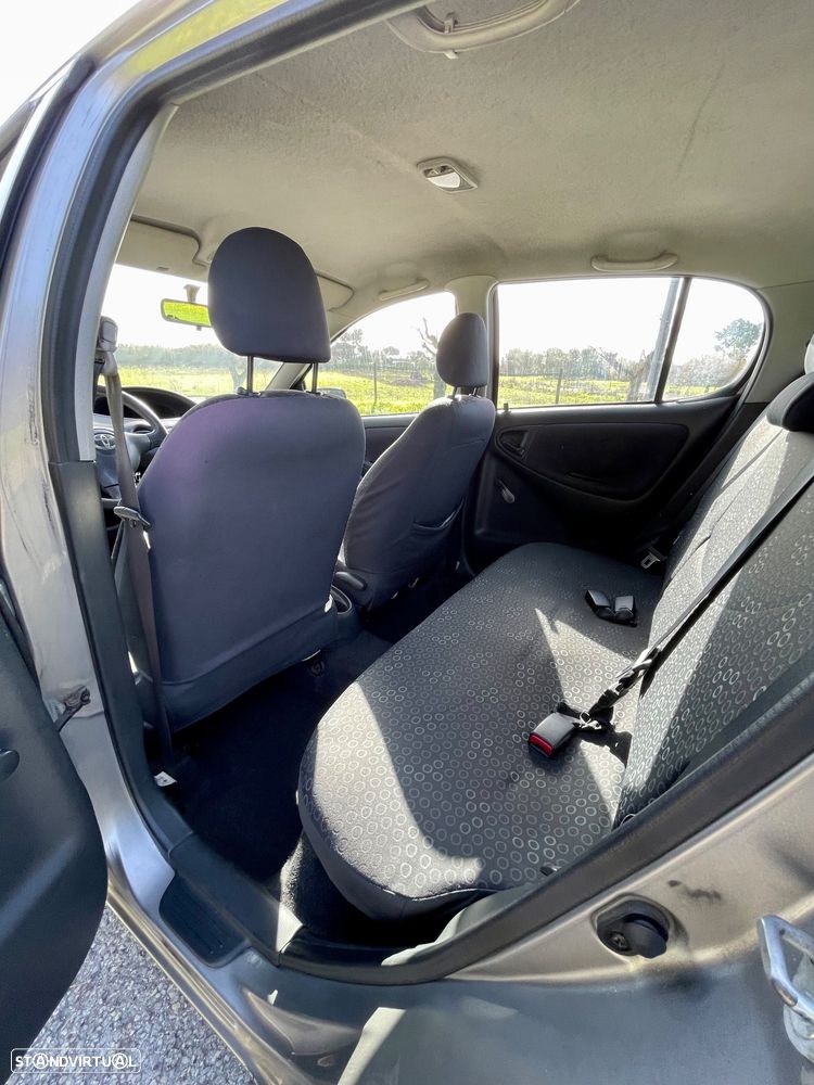 Toyota Yaris 1.0 Sol - 19