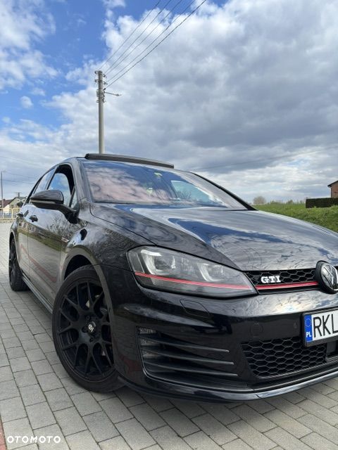Volkswagen Golf - 6