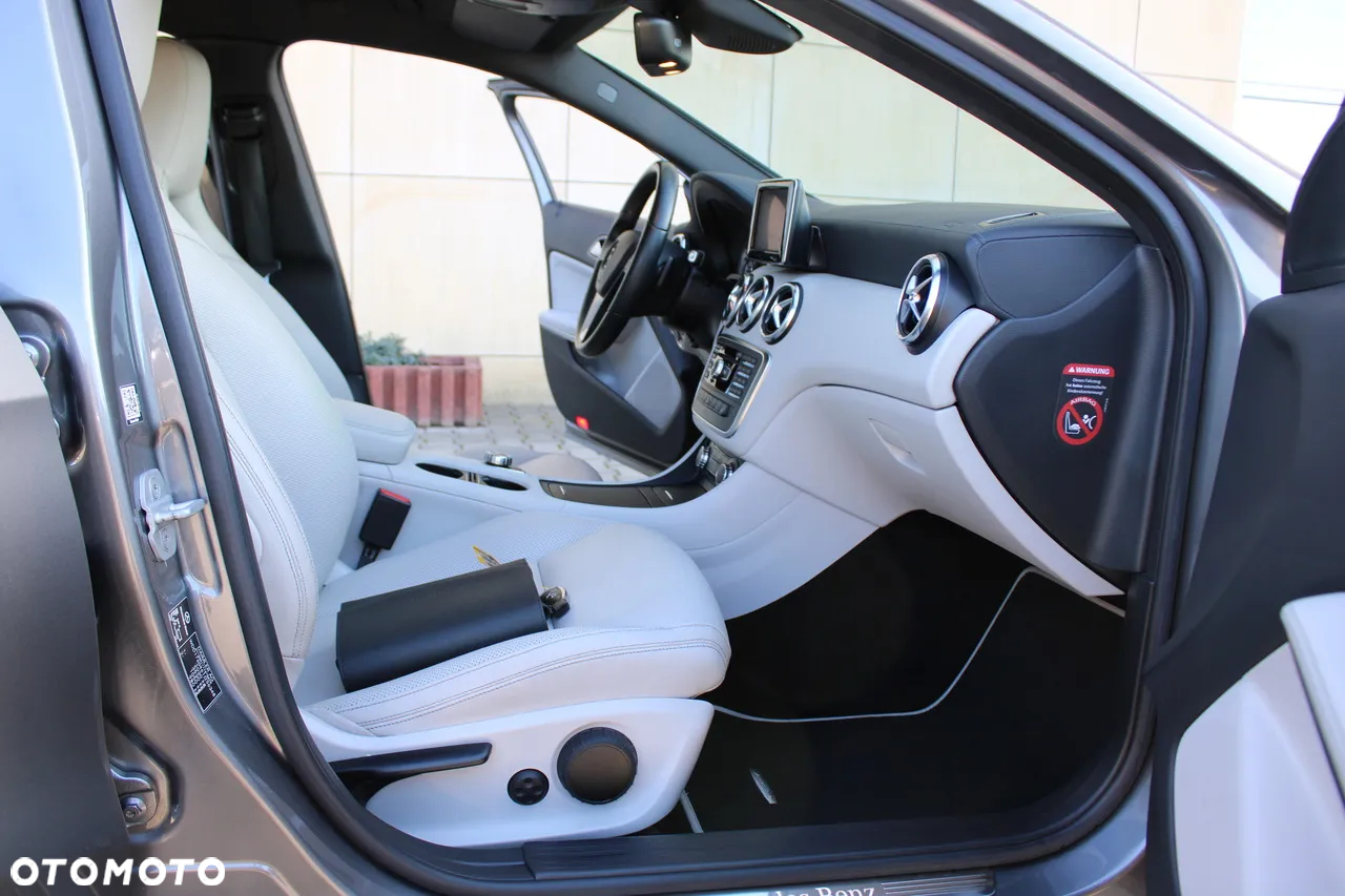 Mercedes-Benz Klasa A 250 4Matic 7G-DCT Urban - 38