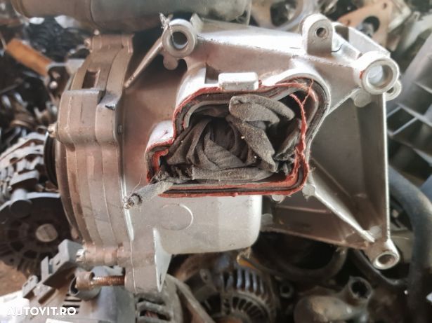 Alternator răcit cu apa generator Mercedes S Class CL w215 cl600 W220 S500 S600 v12 A1371500950 150A amperi Bosch cod 01220AA000 - 4