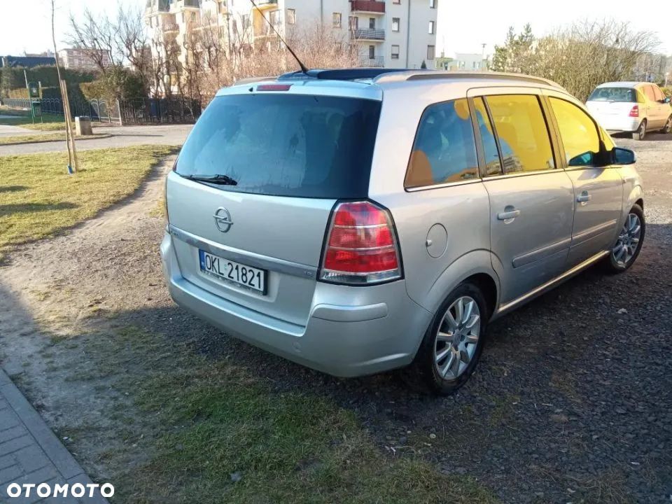 Opel Zafira 1.8 Cosmo - 18
