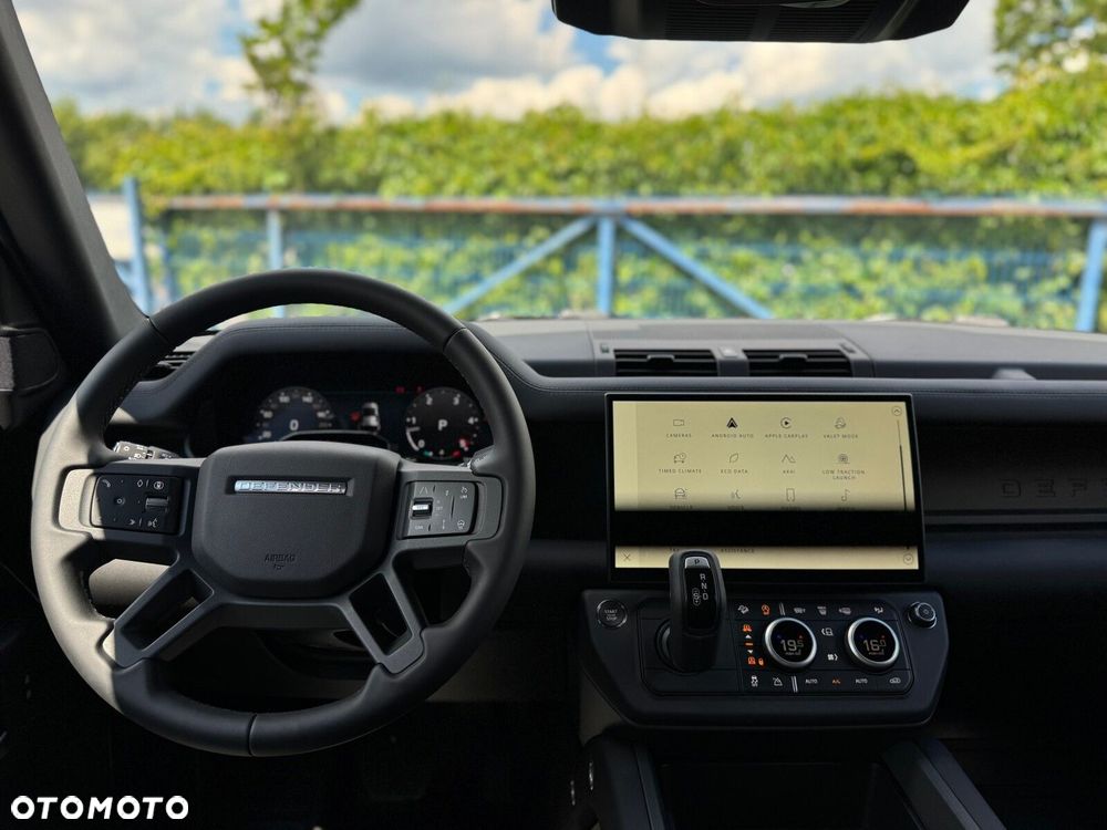 Land Rover Defender - 21