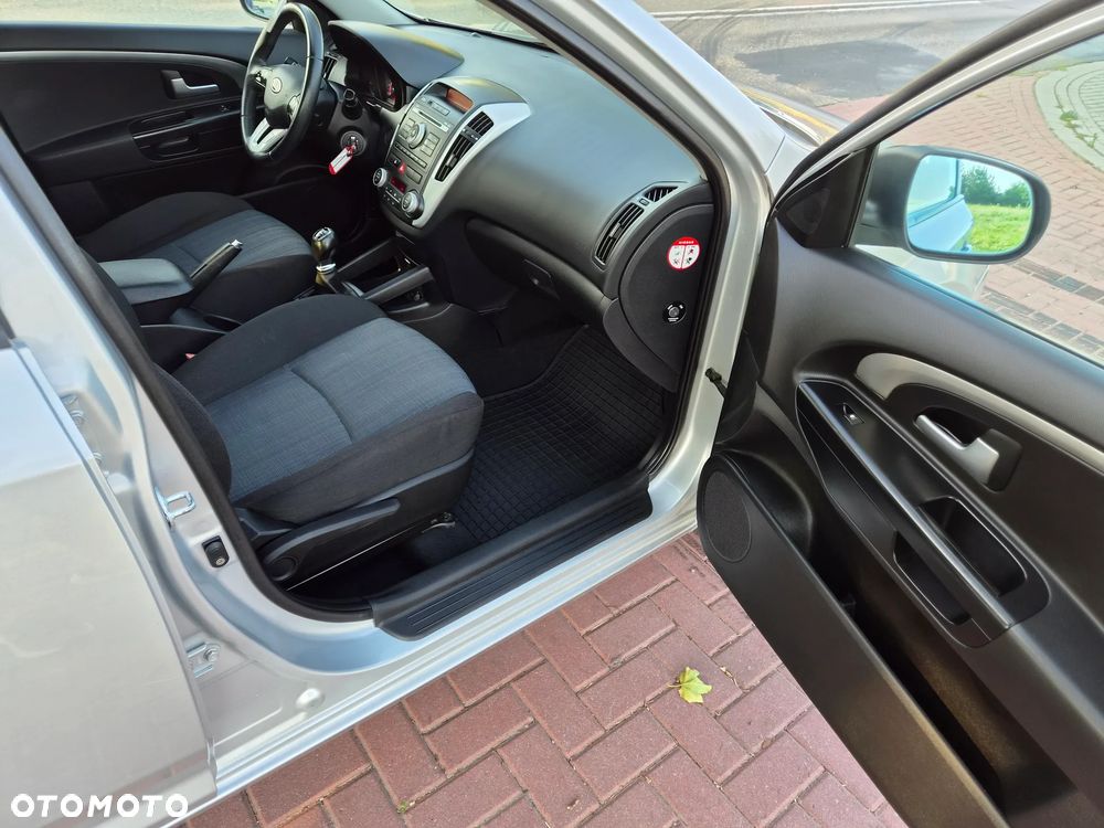 Kia Ceed 1.6 CRDi 90 Vision - 14