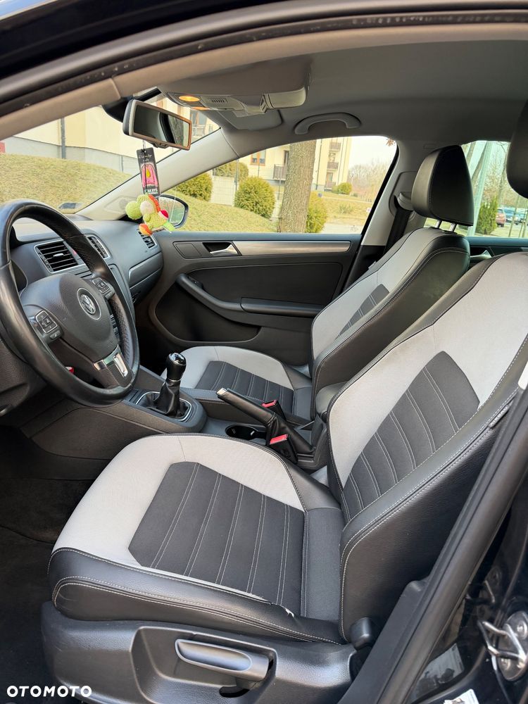 Volkswagen Jetta - 23