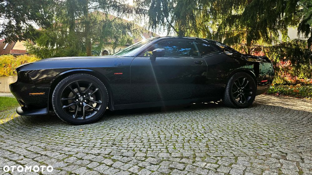 Dodge Challenger - 11