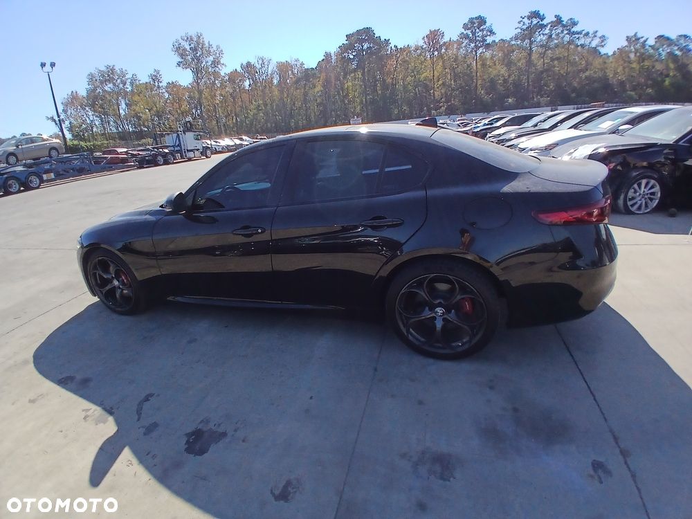 Alfa Romeo Giulia 2.0 Turbo 16V AT8 Veloce - 12