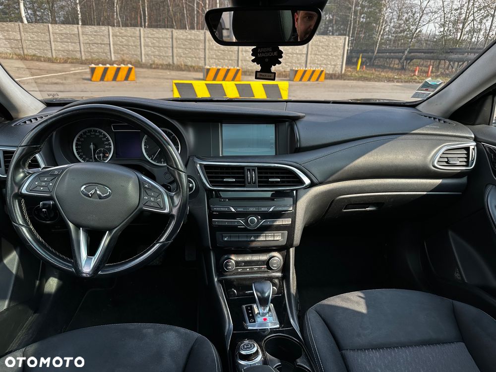 Infiniti QX30 - 11