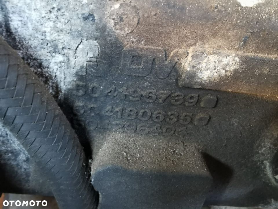 PODSTAWA FILTRA OLEJU IVECO STRALIS CURSOR 10 504196739 - 2