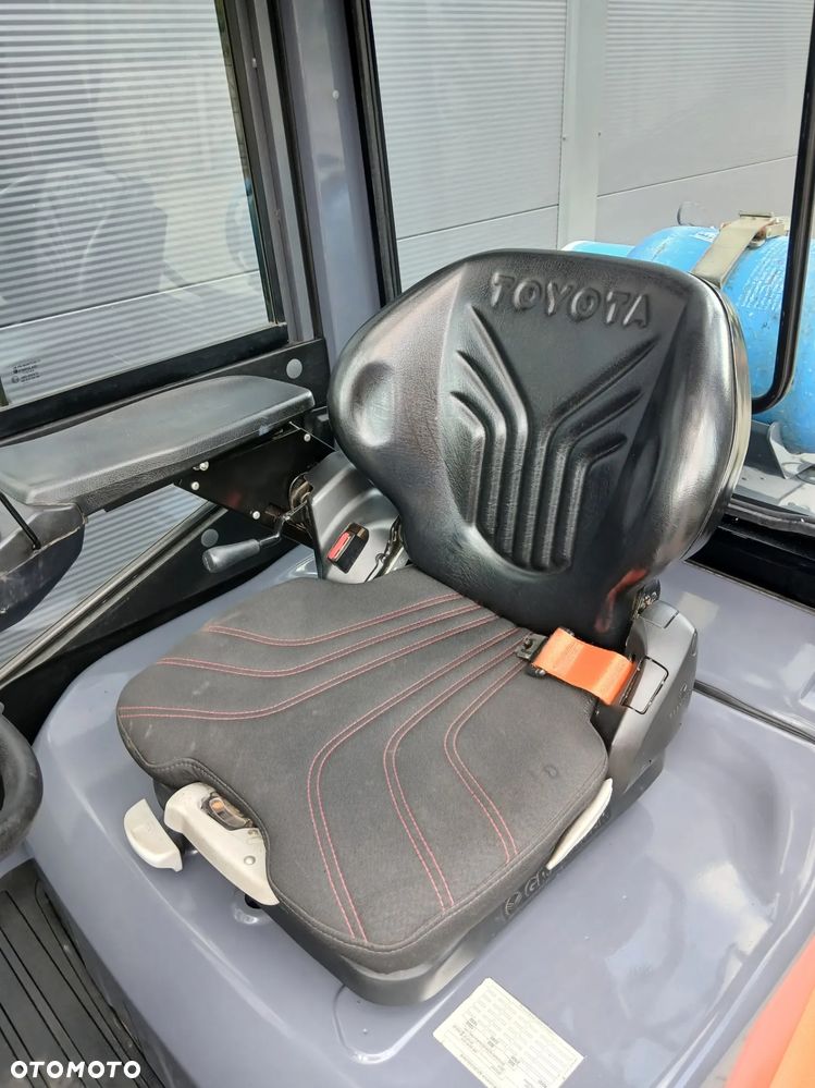 Toyota 02-8FGF25 - 8