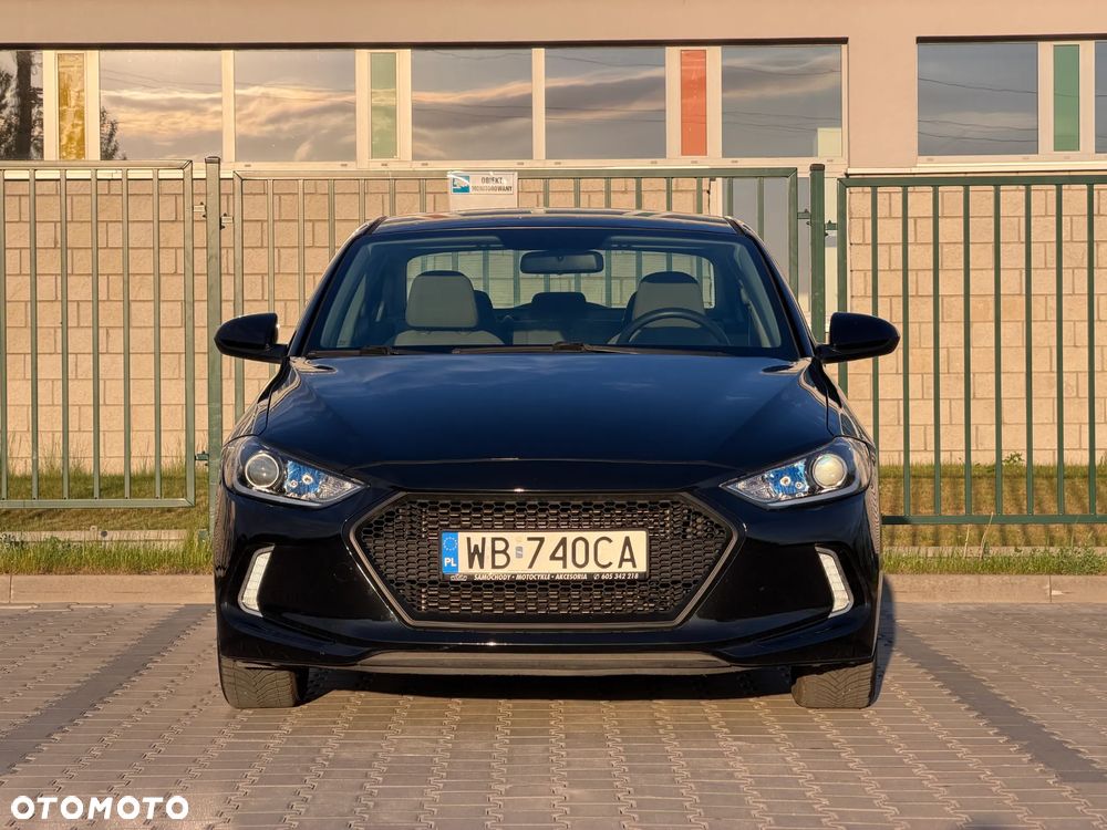Hyundai Elantra - 2