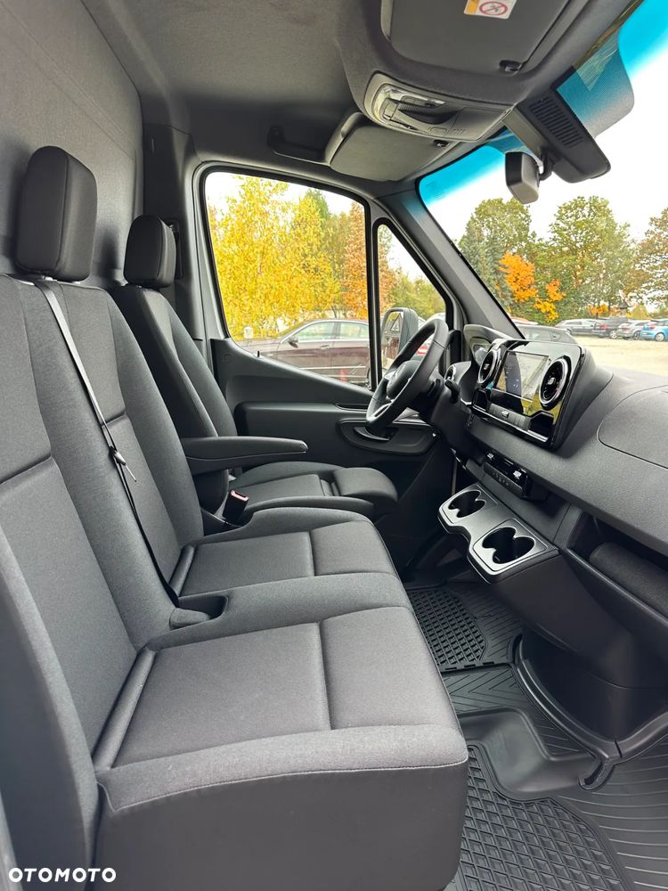 Mercedes-Benz Sprinter - 20