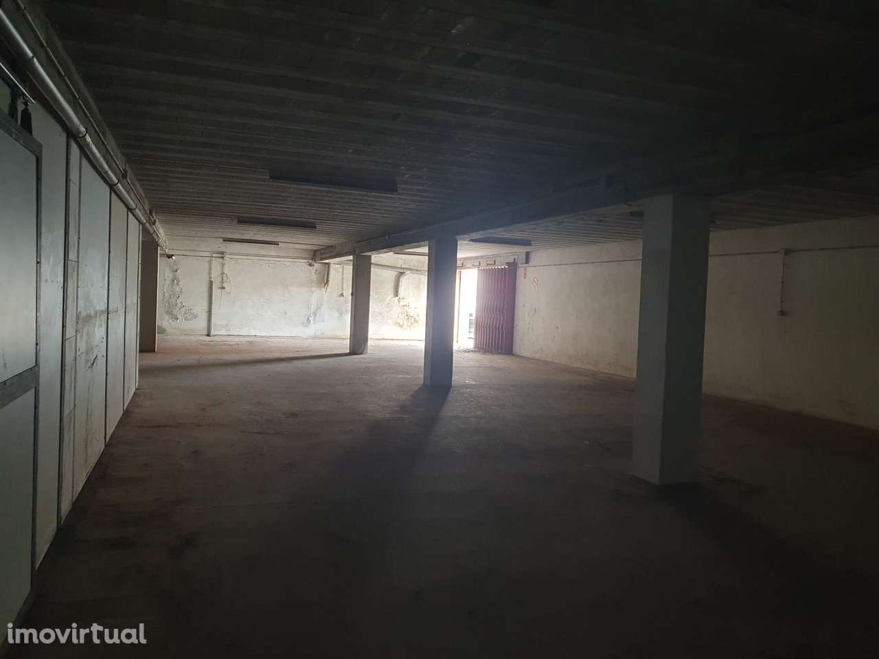 Armazém  Venda em Juncal,Porto de Mós - Grande imagem: 2/11