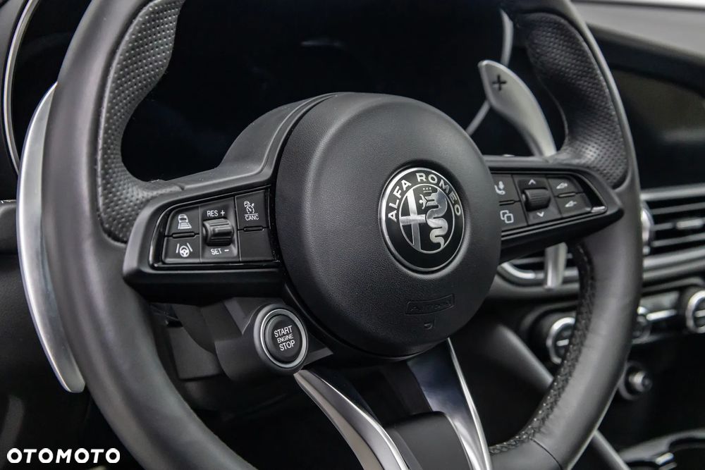 Alfa Romeo Giulia 2.0 Turbo 16V AT8-Q4 Veloce - 12