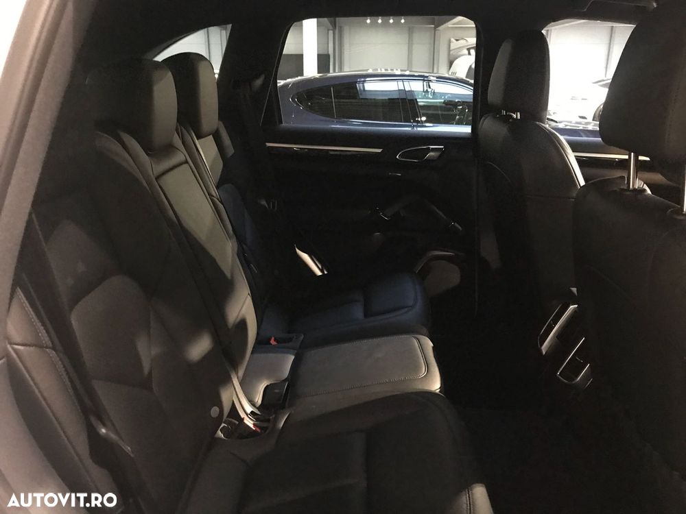 Porsche Cayenne - 4